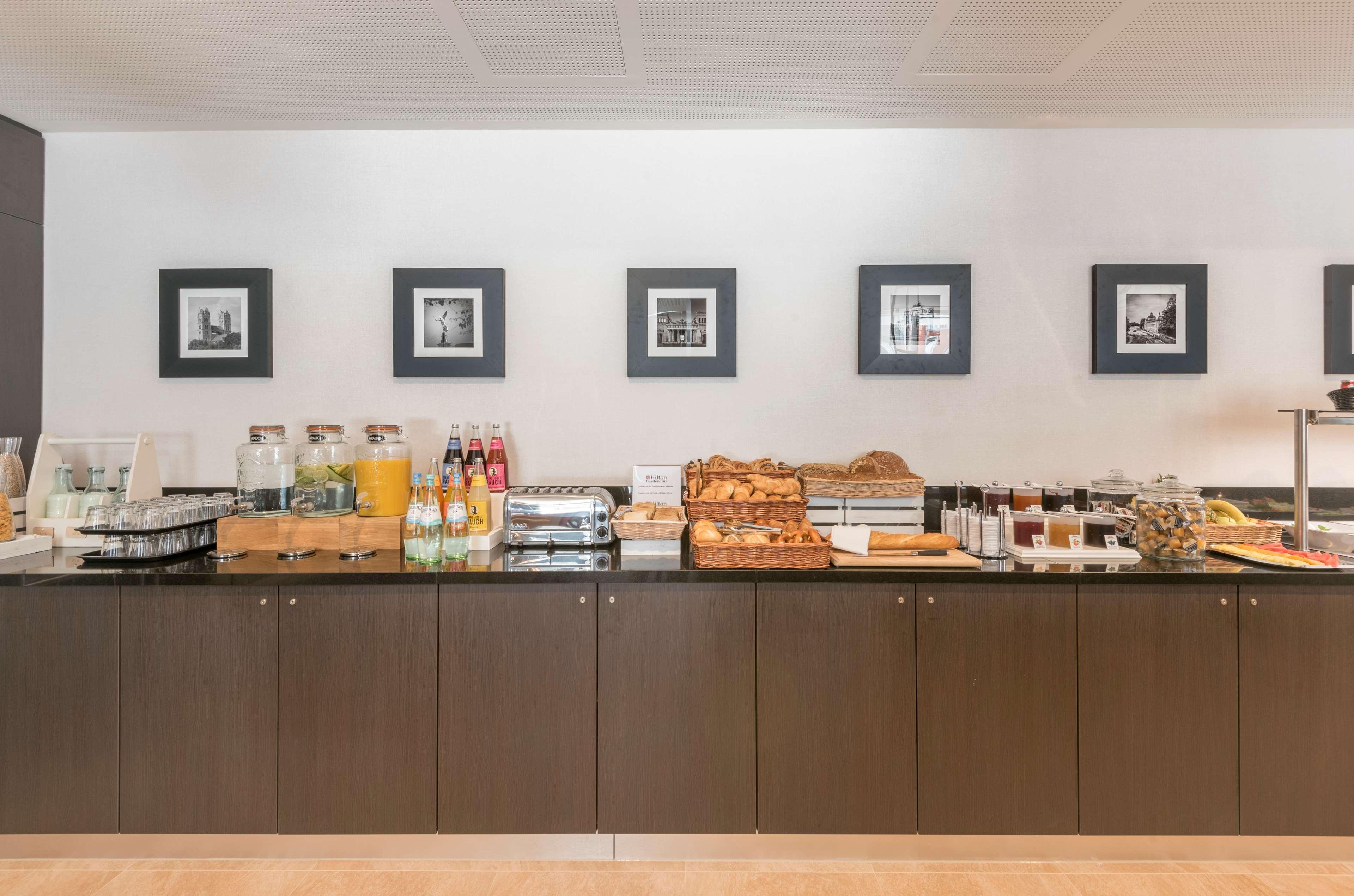 Hilton Garden Inn Munich City West Экстерьер фото