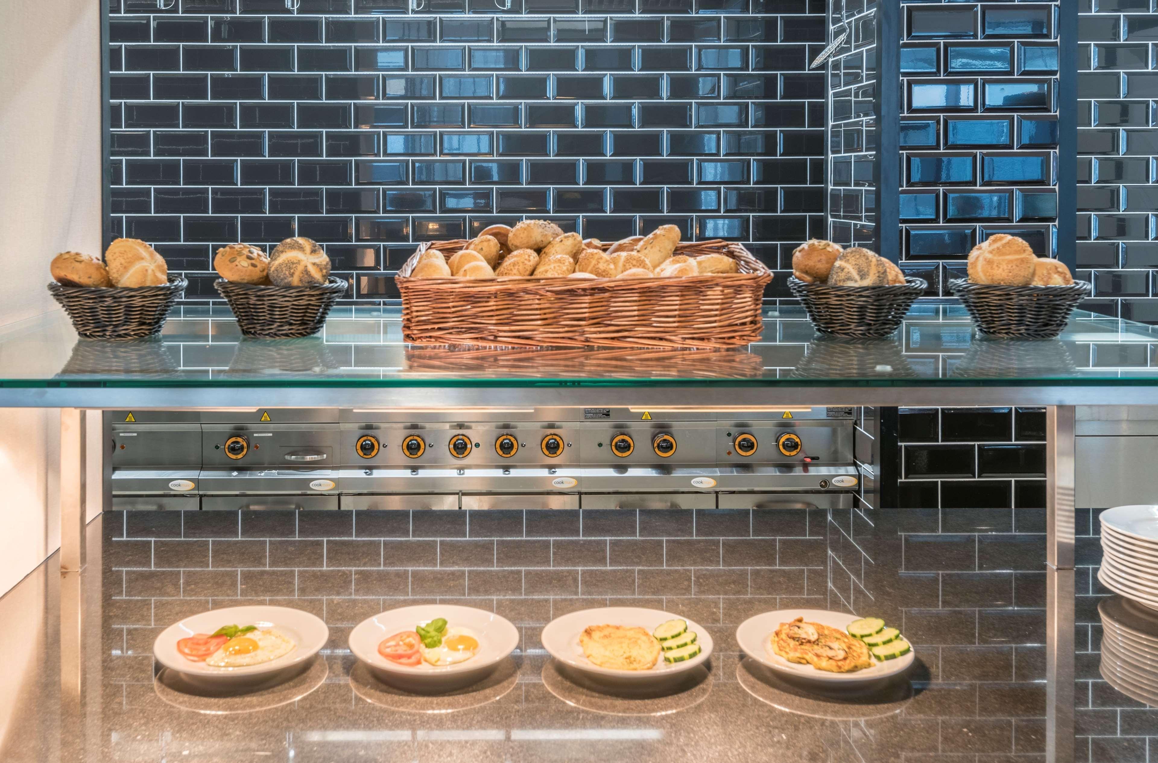 Hilton Garden Inn Munich City West Экстерьер фото