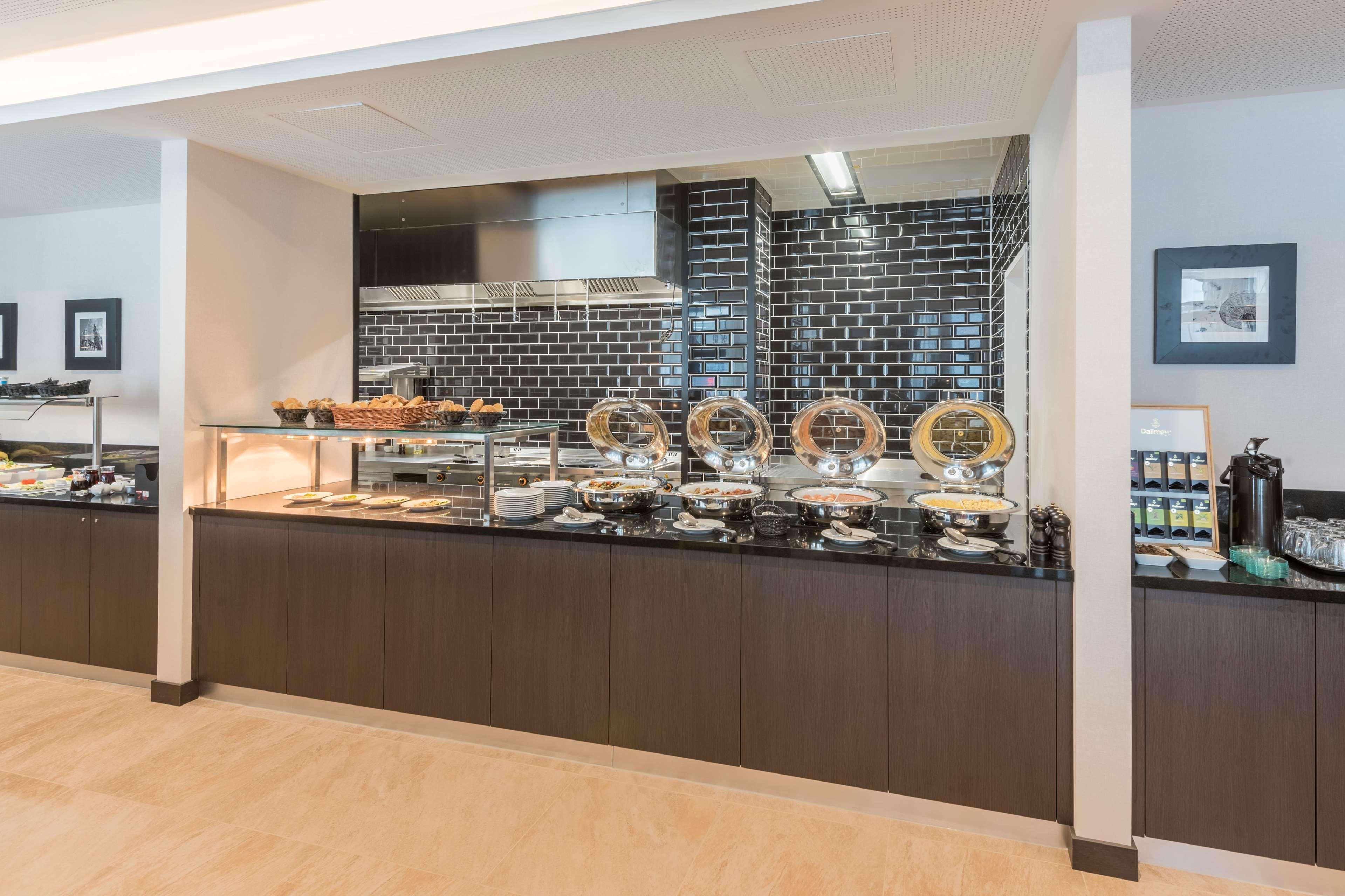 Hilton Garden Inn Munich City West Экстерьер фото