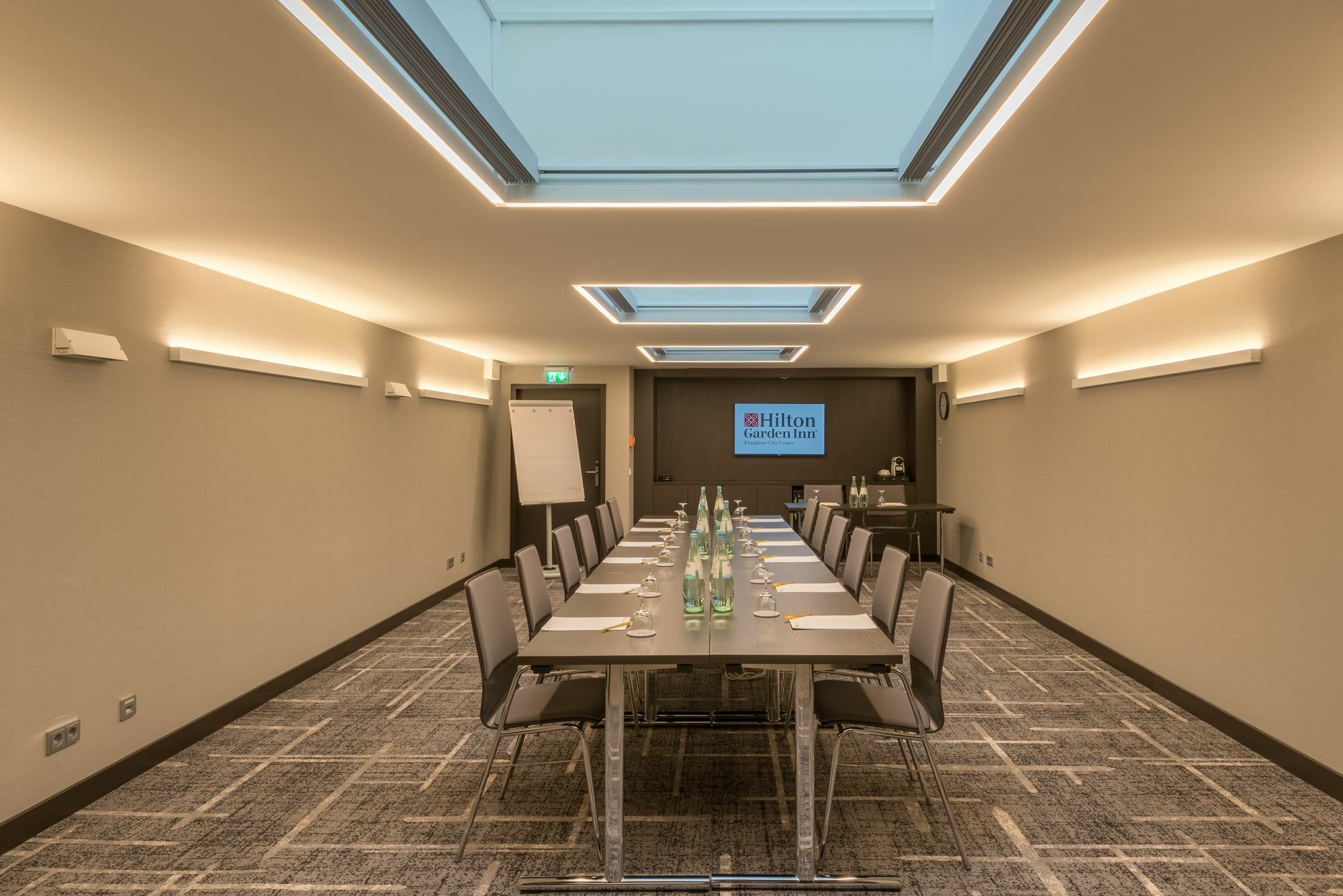 Hilton Garden Inn Munich City West Экстерьер фото
